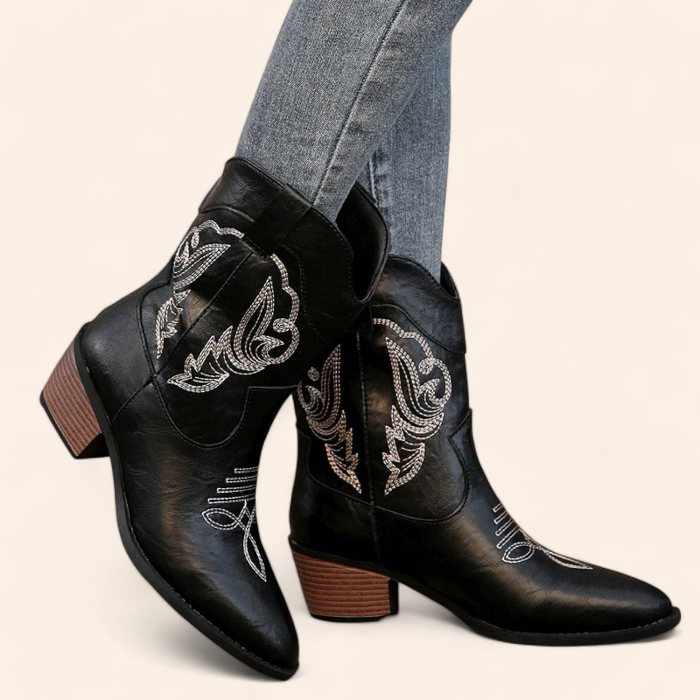 Black cowboy boots with embroidery - N°21