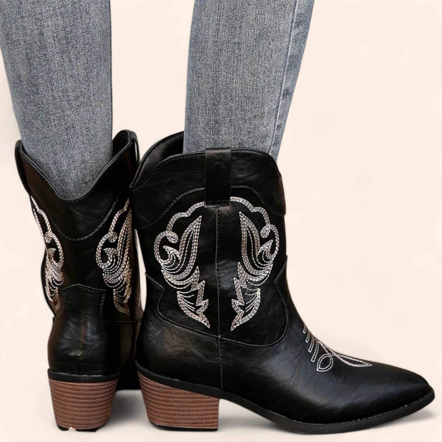 Black cowboy boots with embroidery - N°21